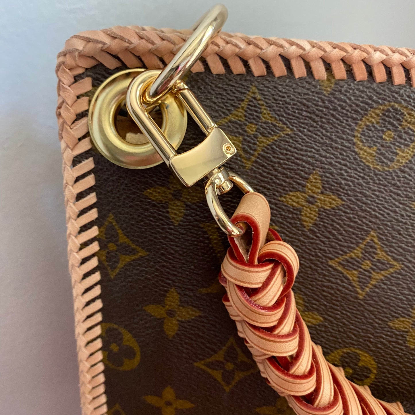 The Swan -Orvis bags Monogram in Vachetta Crossbody
