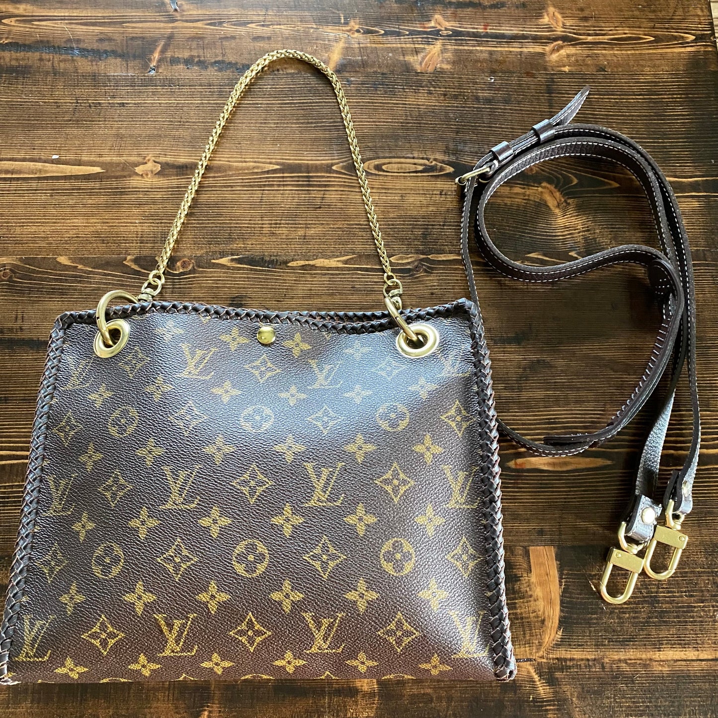 The Swan -Orvis bags Monogram Crossbody