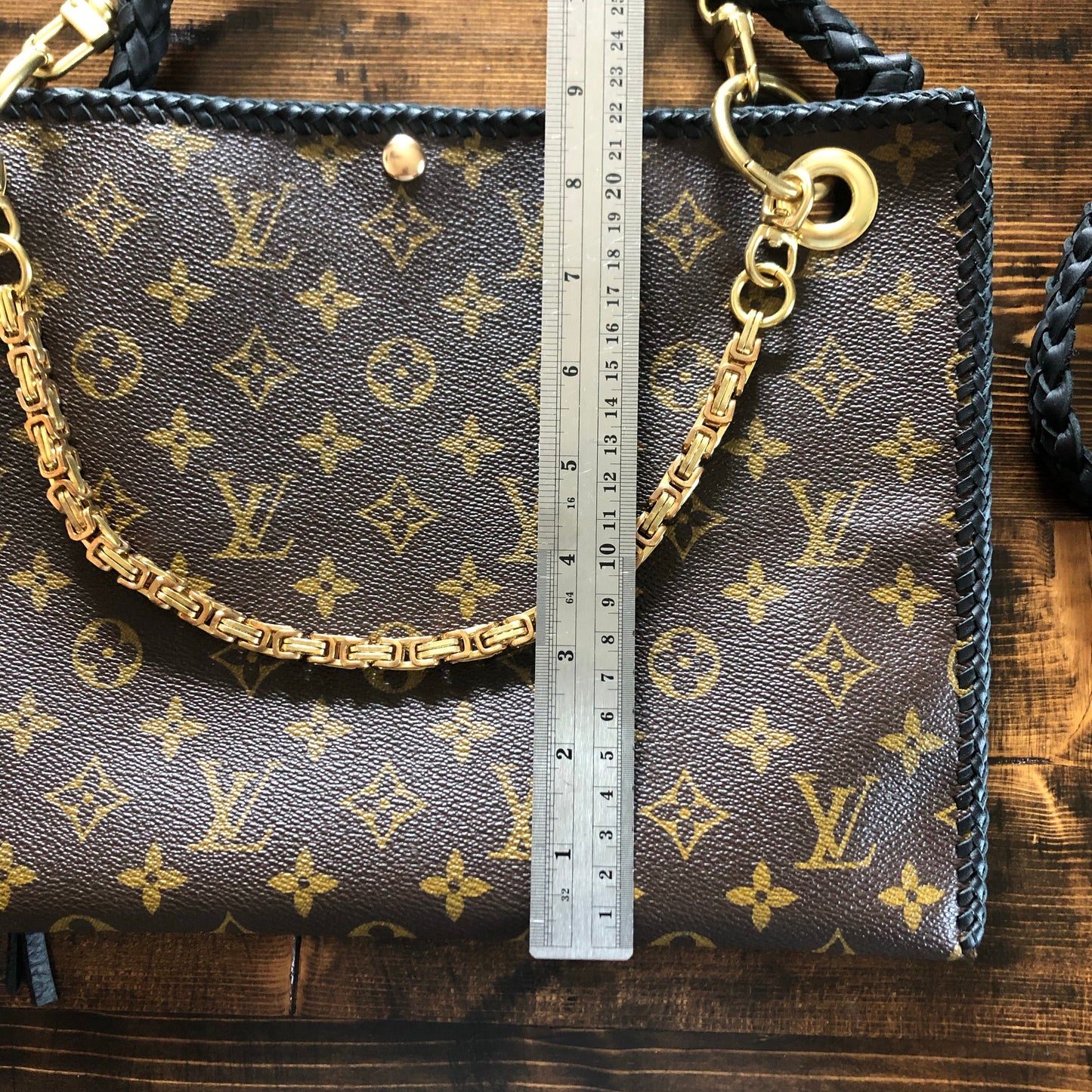 The XL Nuthatch -Orvis bags Monogram in Black Crossbody
