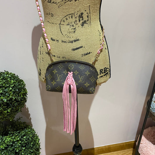 The Junco Crossbody Bag -Orvis bags Monogram in Pink Fringe