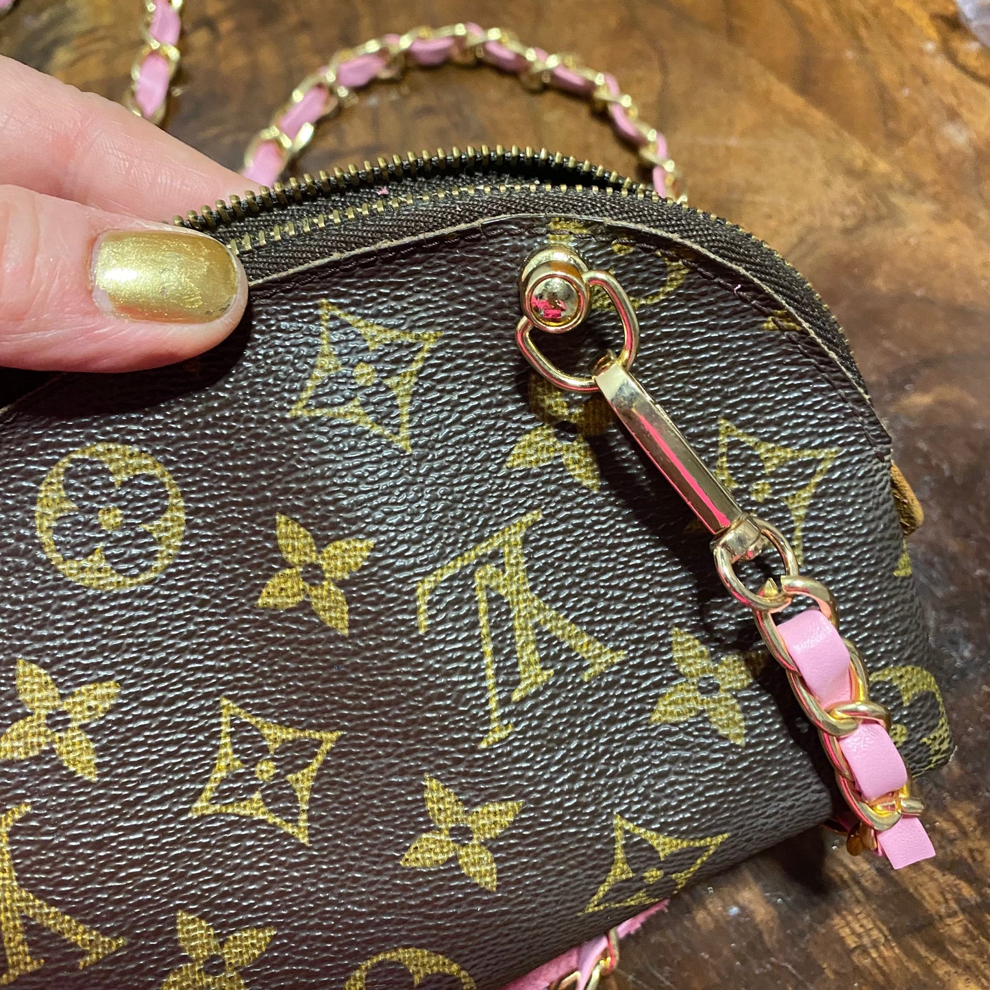 The Junco Crossbody Bag -Orvis bags Monogram in Pink Fringe