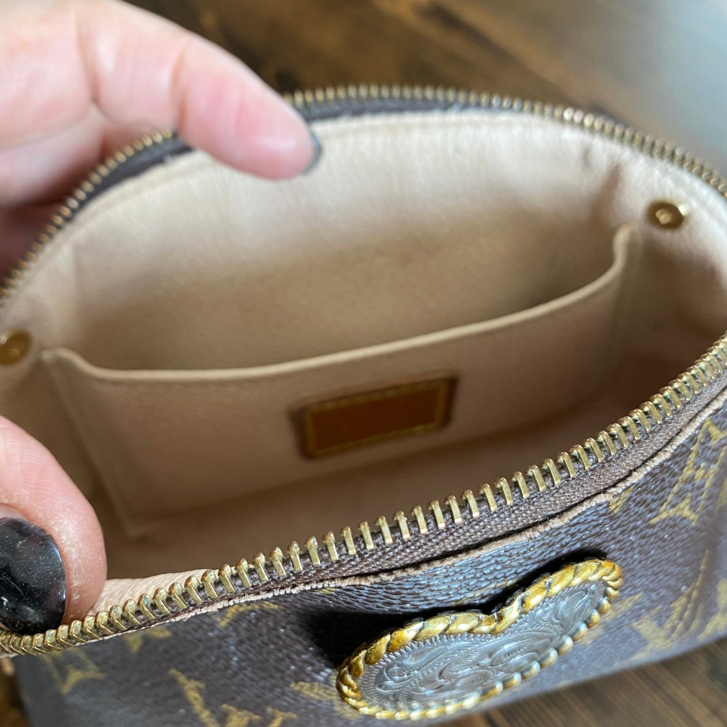 The Junco Crossbody Bag -Orvis bags Monogram with Heart in Gold