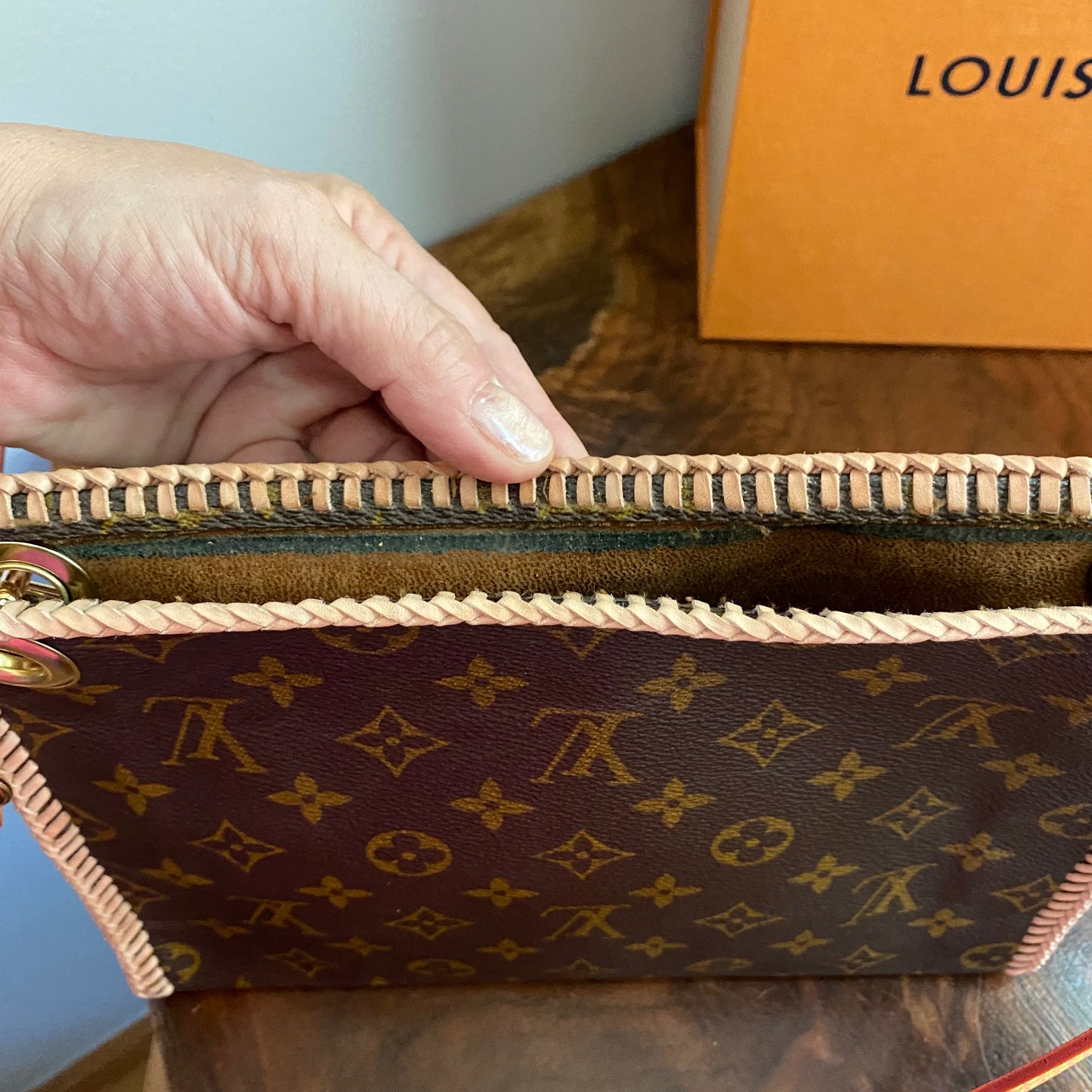 The Swan -Orvis bags Monogram in Vachetta Crossbody
