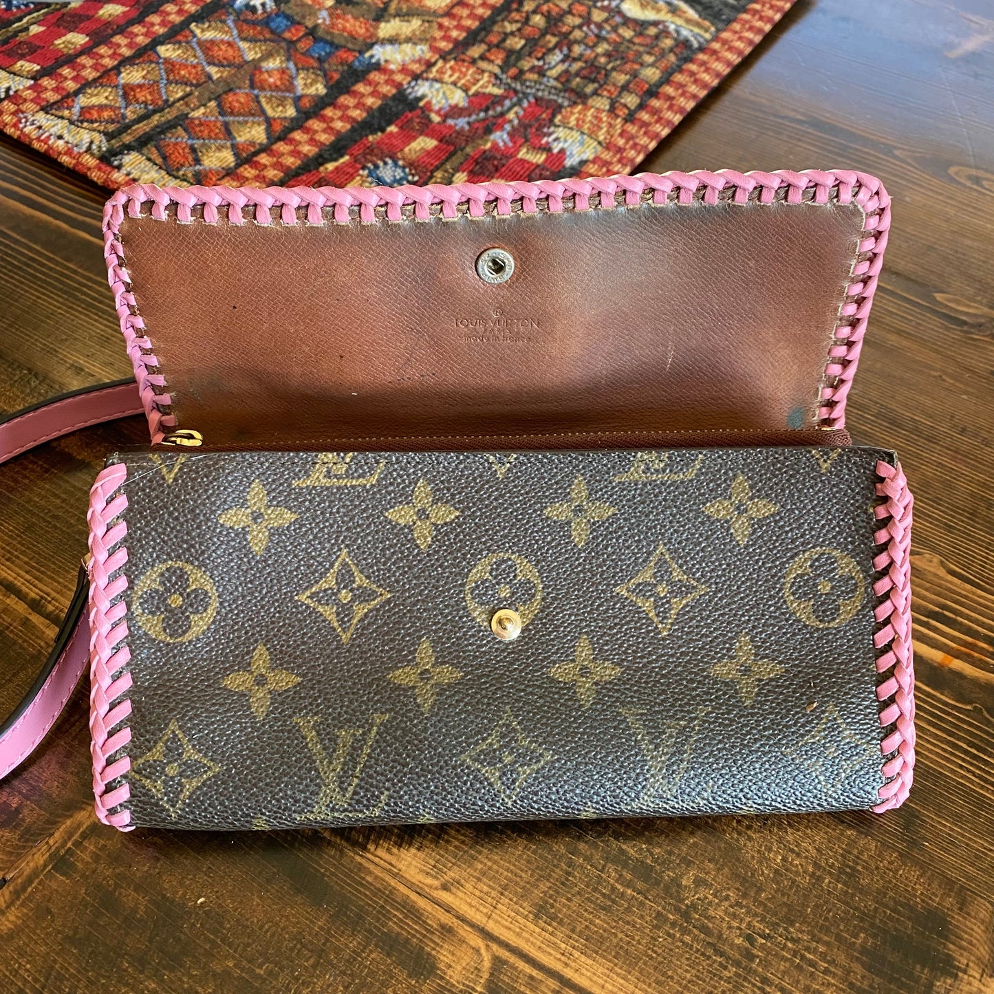 The Junco Wallet Crossbody -Orvis bags Monogram in Pink