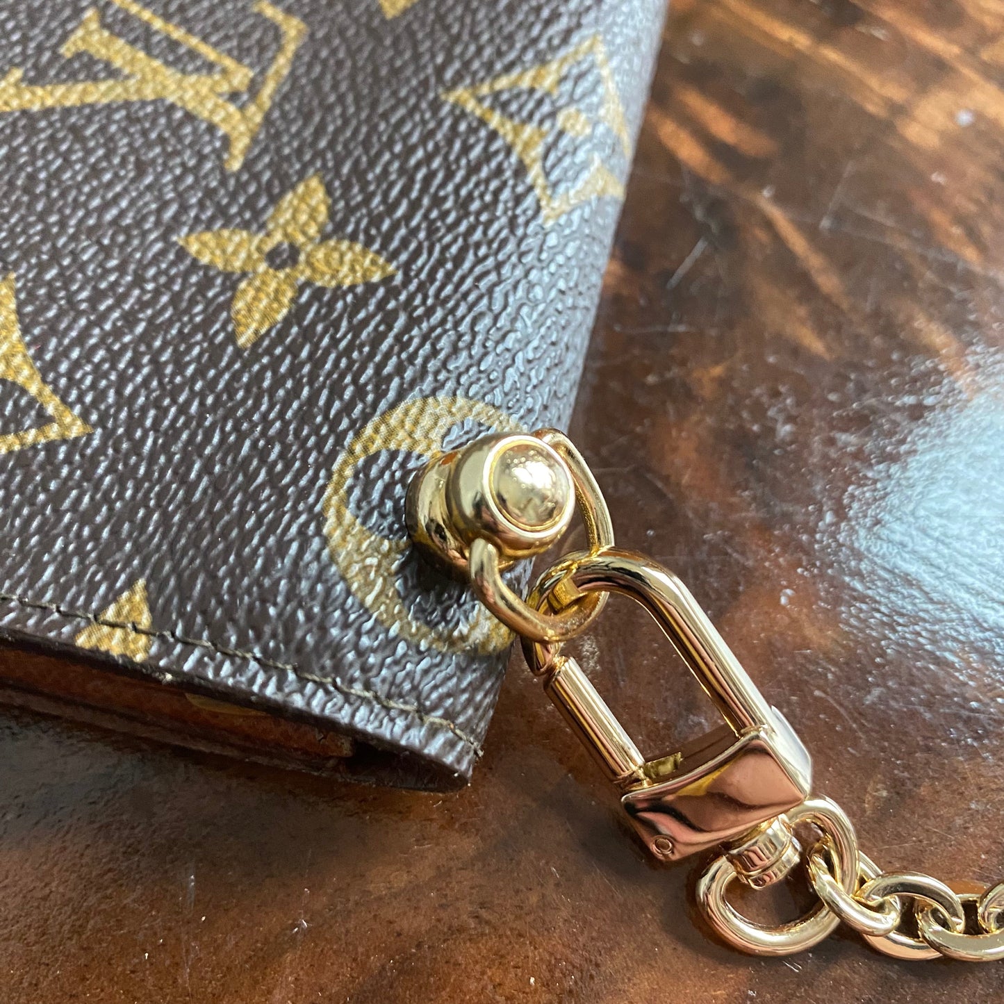 The Junco Wallet Crossbody -Orvis bags Monogram with Heart Chain