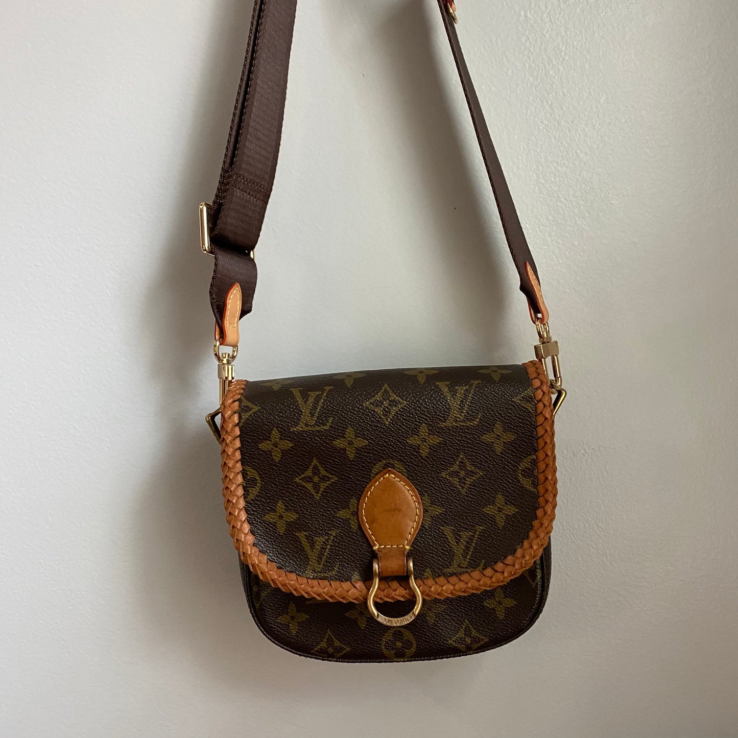 The Swift -Orvis bags Monogram in Tan Crossbody
