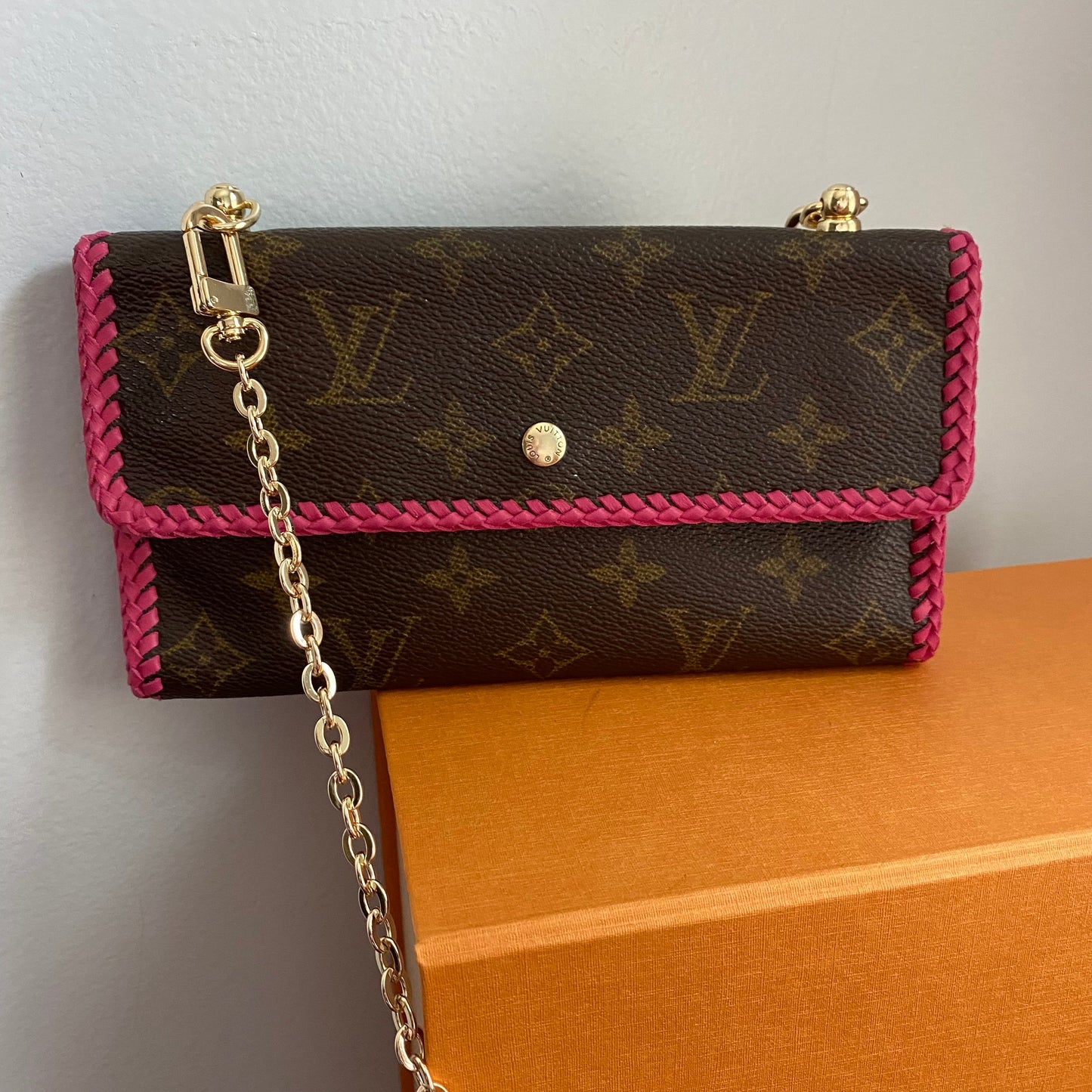 The Junco Wallet Crossbody -Orvis bags Monogram in Hot Pink