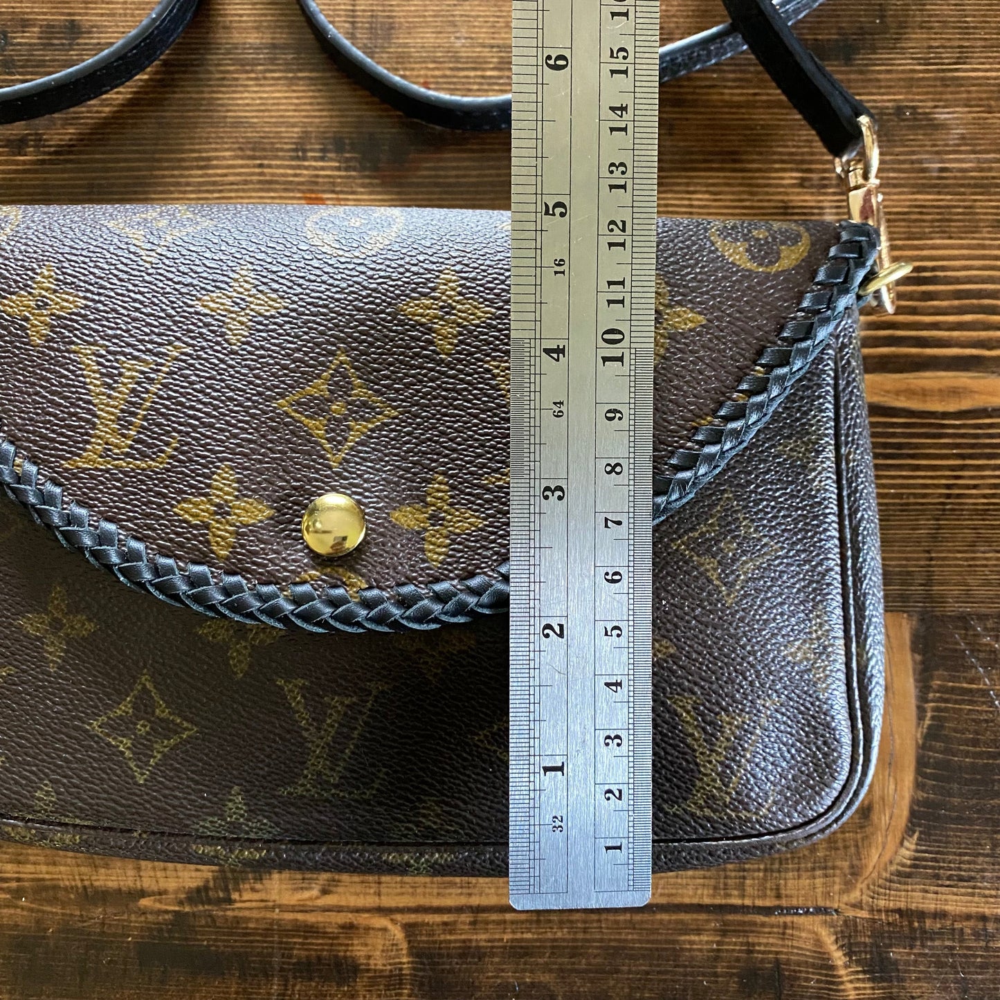 The Junco -Orvis bags Monogram in Black Crossbody Bag