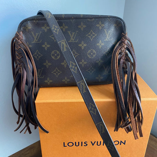 The Junco Crossbody -Orvis bags Monogram in Brown Fringe