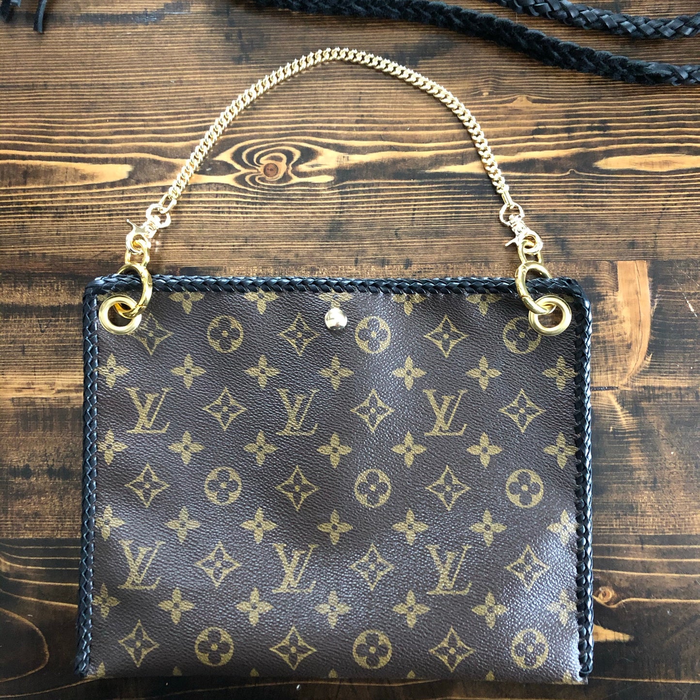 The Nuthatch -Orvis bags Monogram in Black Crossbody