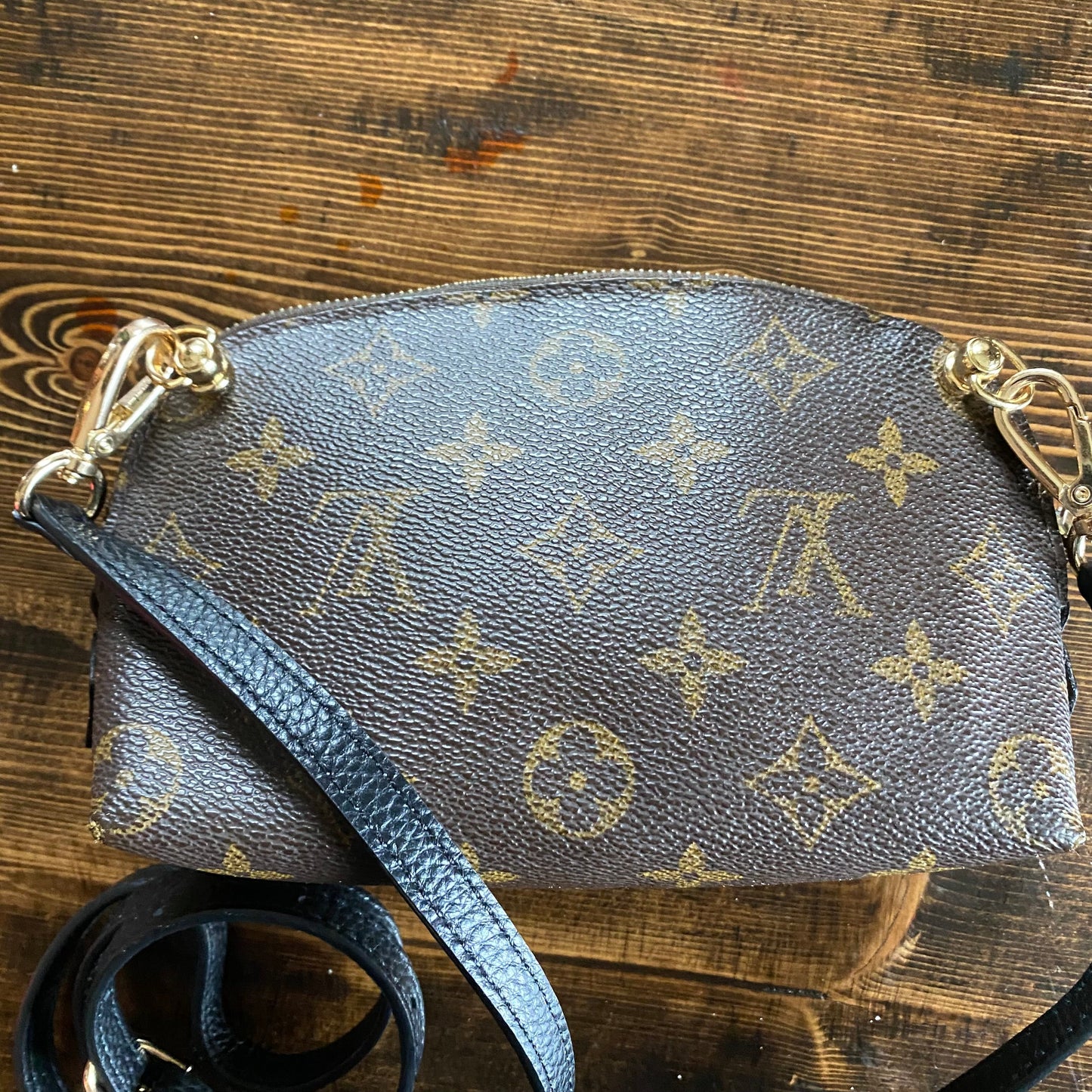 The Junco Crossbody Bag -Orvis bags Monogram in Black