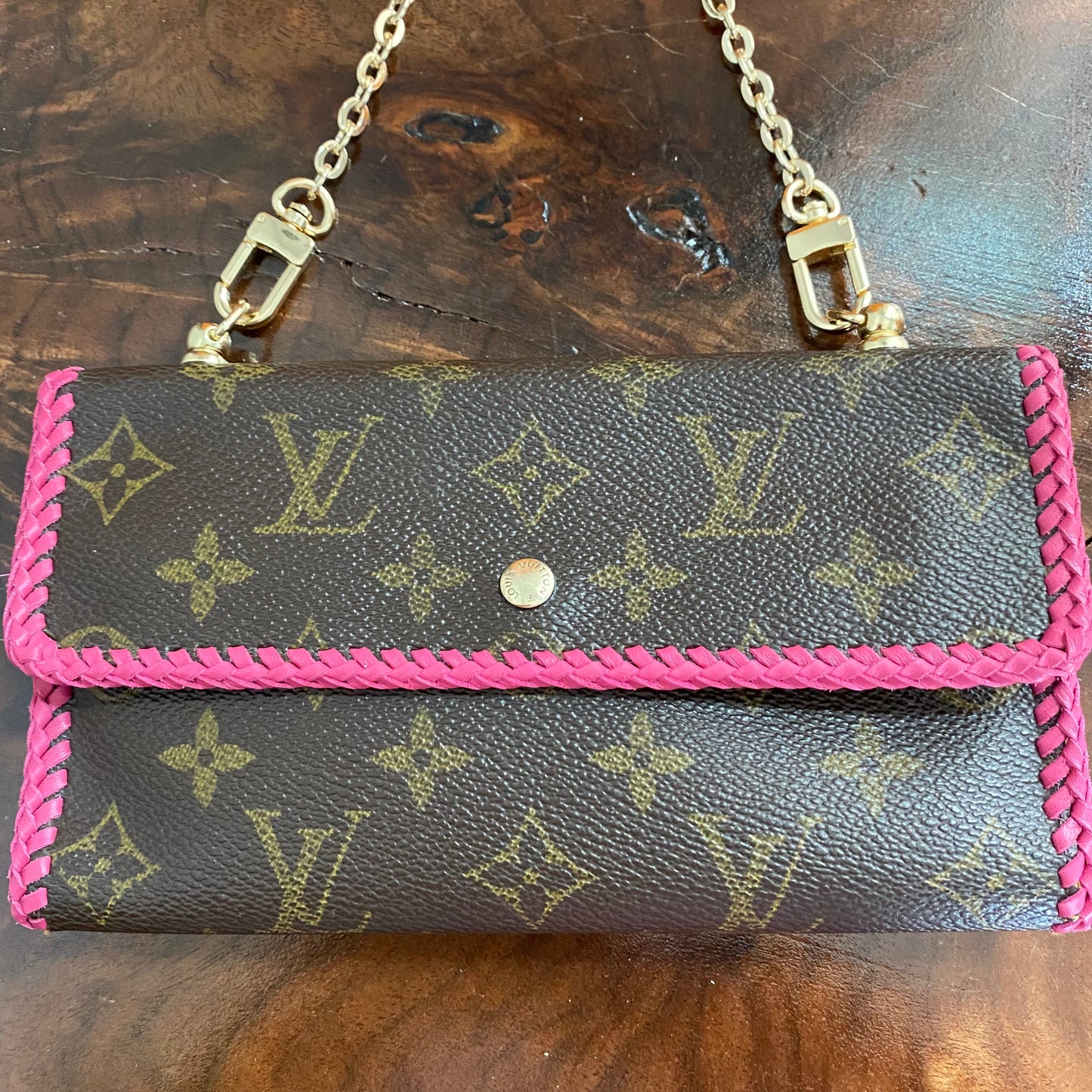 The Junco Wallet Crossbody -Orvis bags Monogram in Hot Pink