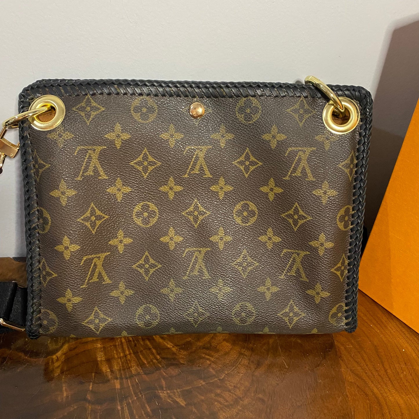 The Swan -Orvis bags Monogram in Black Crossbody
