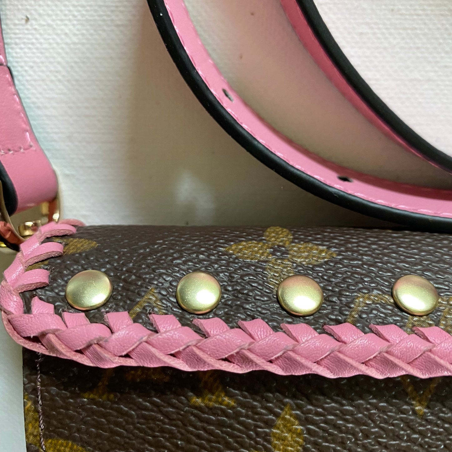 The Junco -Orvis bags Monogram in Pink Crossbody Bag