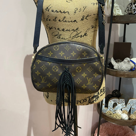 The Dove Crossbody -Orvis bags Monogram in Black