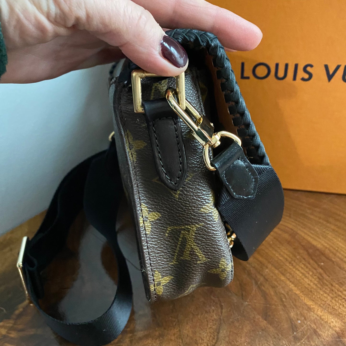 The Swift -Orvis bags Monogram in Black Crossbody