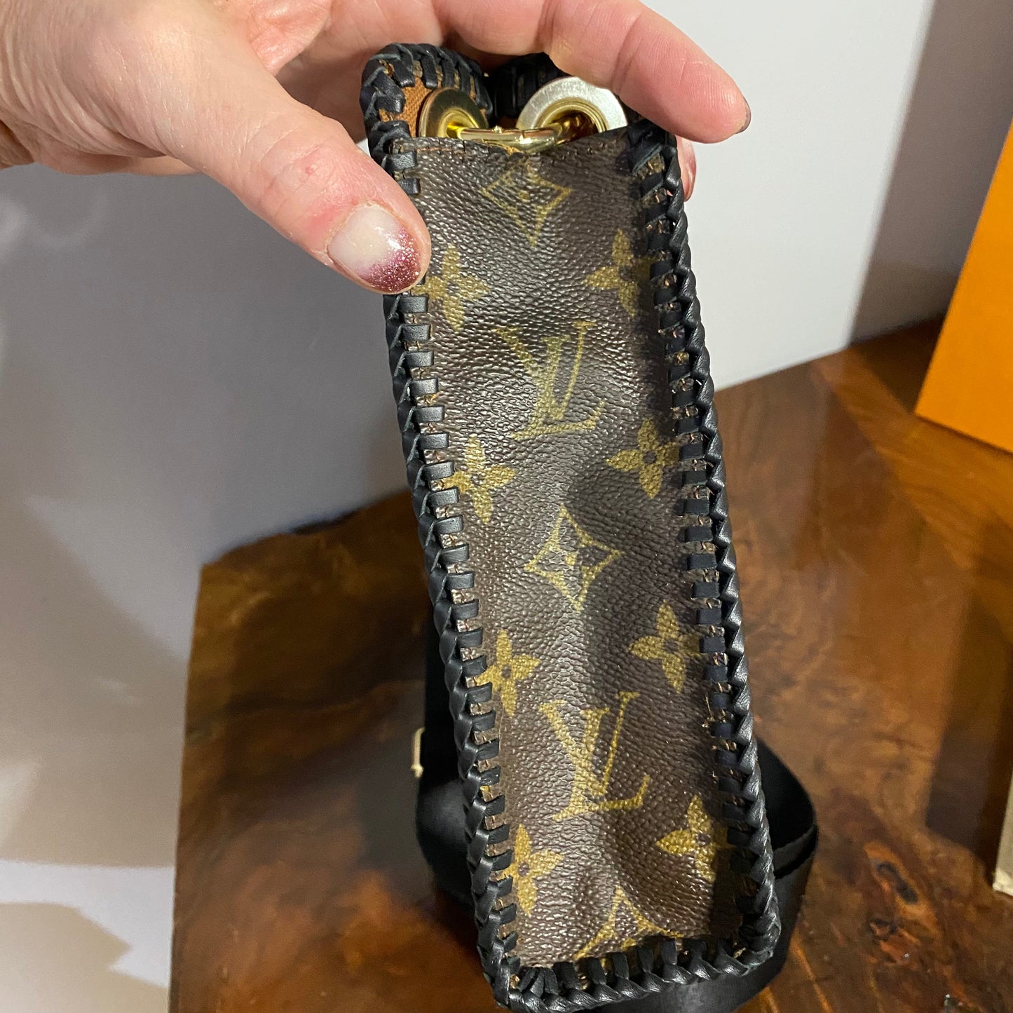The Swan -Orvis bags Monogram in Black Crossbody