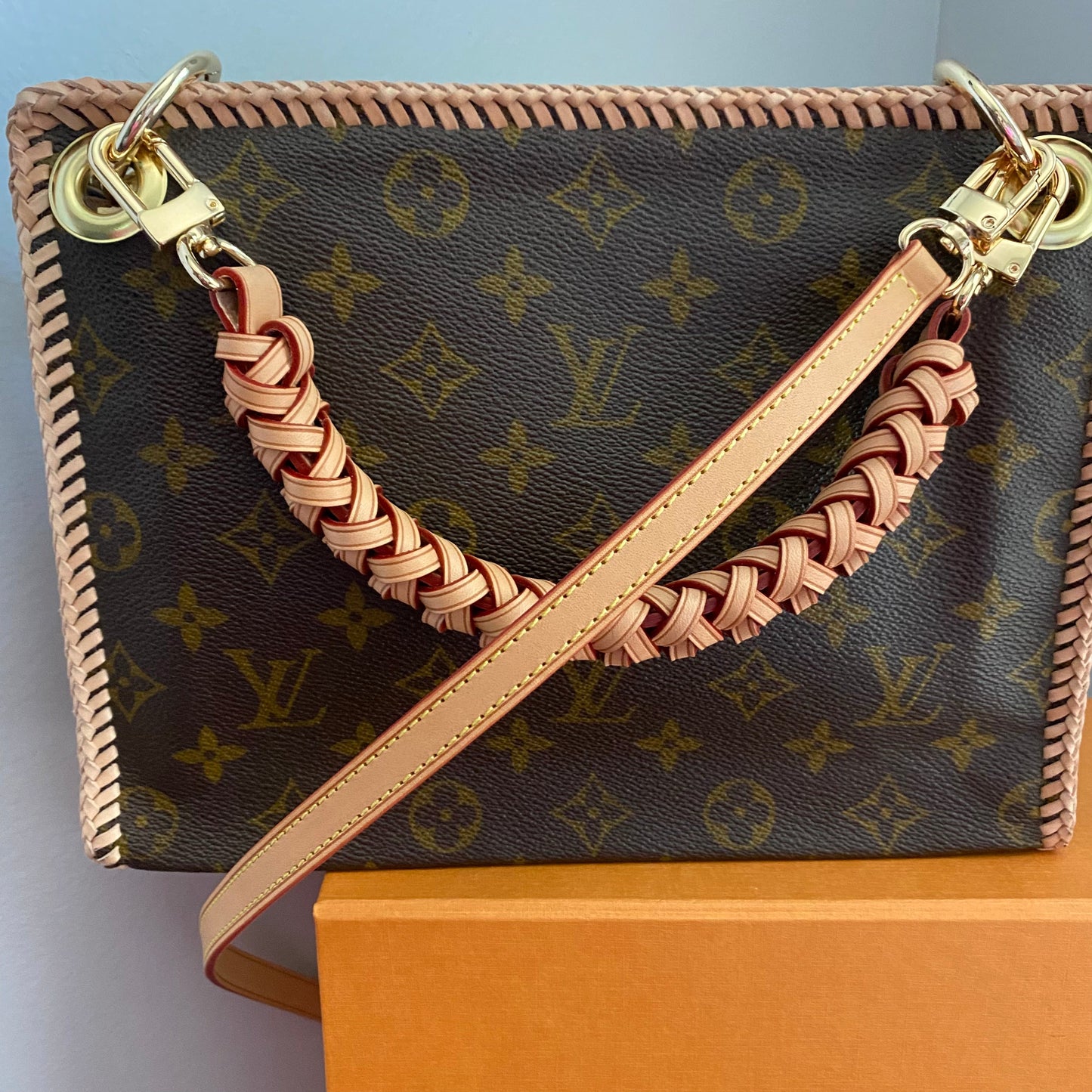 The Swan -Orvis bags Monogram in Vachetta Crossbody