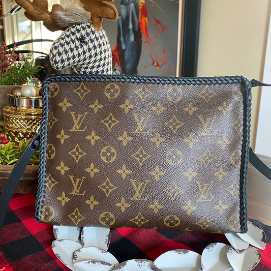 The Swan Crossbody -Orvis bags Monogram in Black