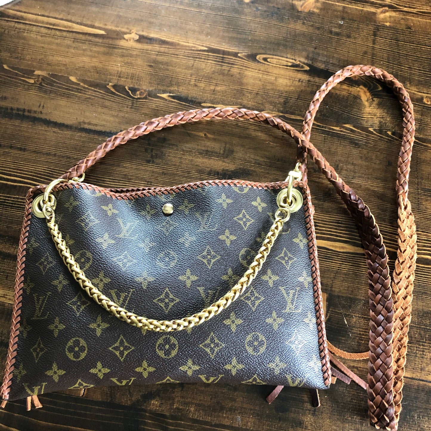 The XL Nuthatch -Orvis bags Monogram in Caramel Crossbody
