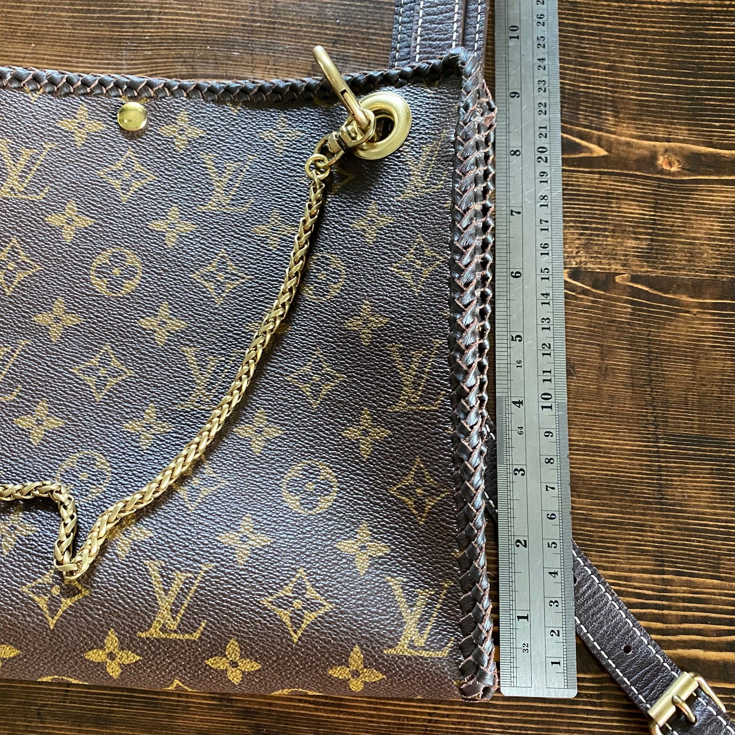 The Swan -Orvis bags Monogram Crossbody