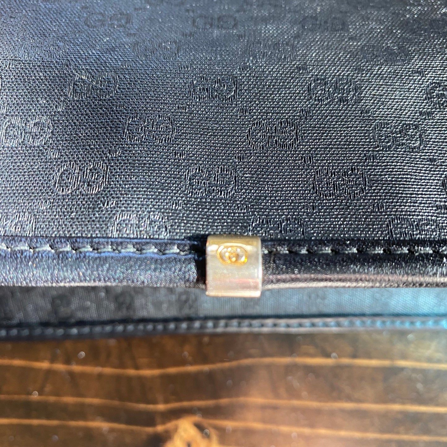 The Swift Crossbody -Orvis bags Micro GG in Black