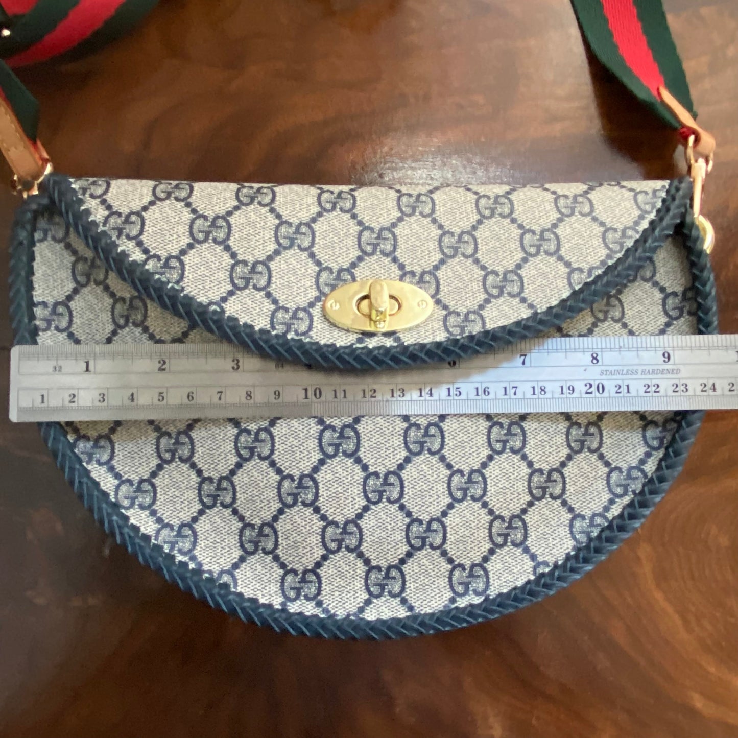 The Dove -Orvis bags Gucci Crossbody in Navy