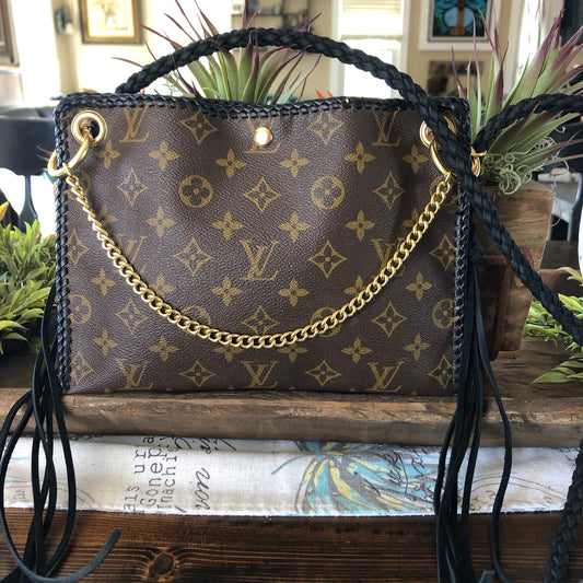 The Nuthatch -Orvis bags Monogram Black Crossbody