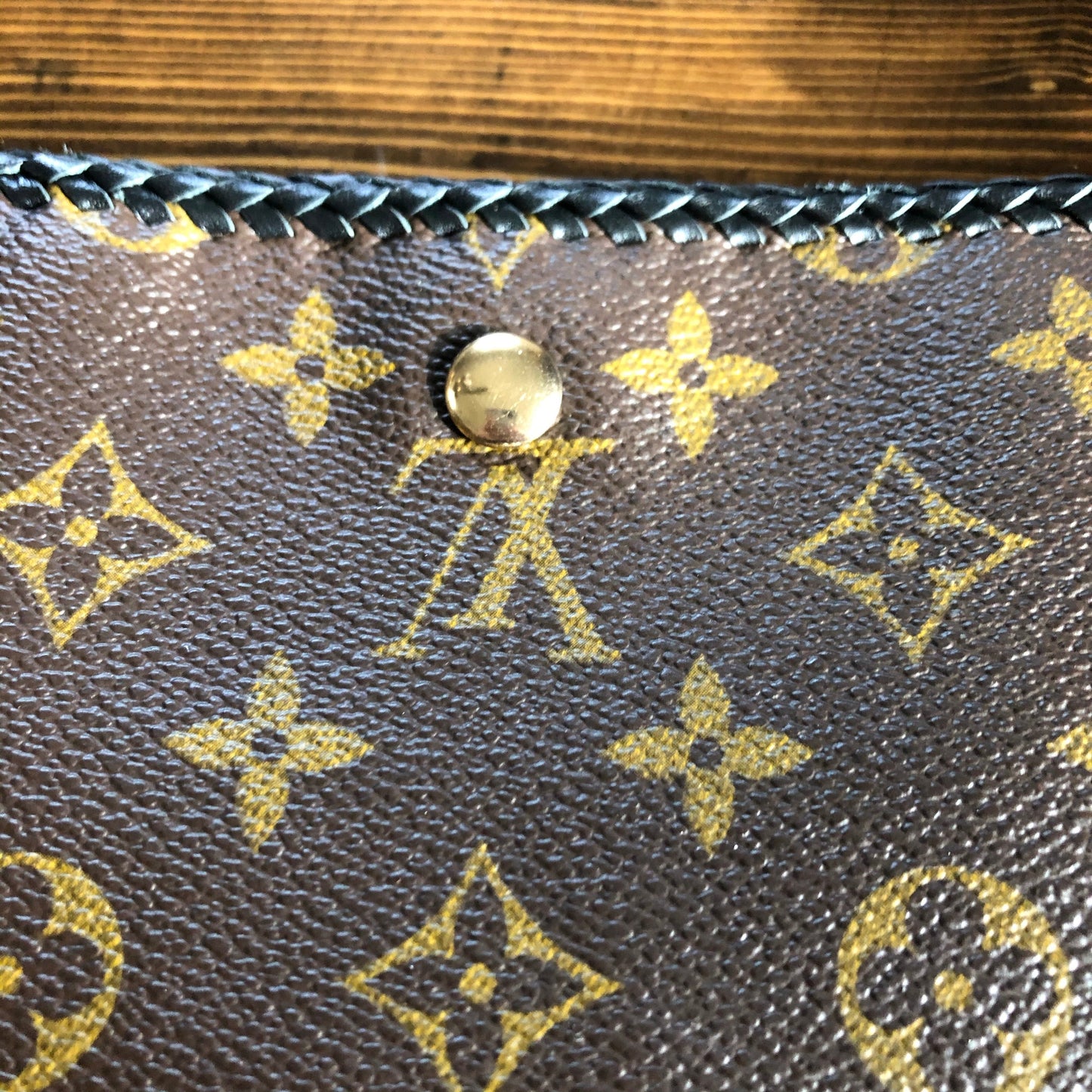 The Nuthatch -Orvis bags Monogram Black Crossbody