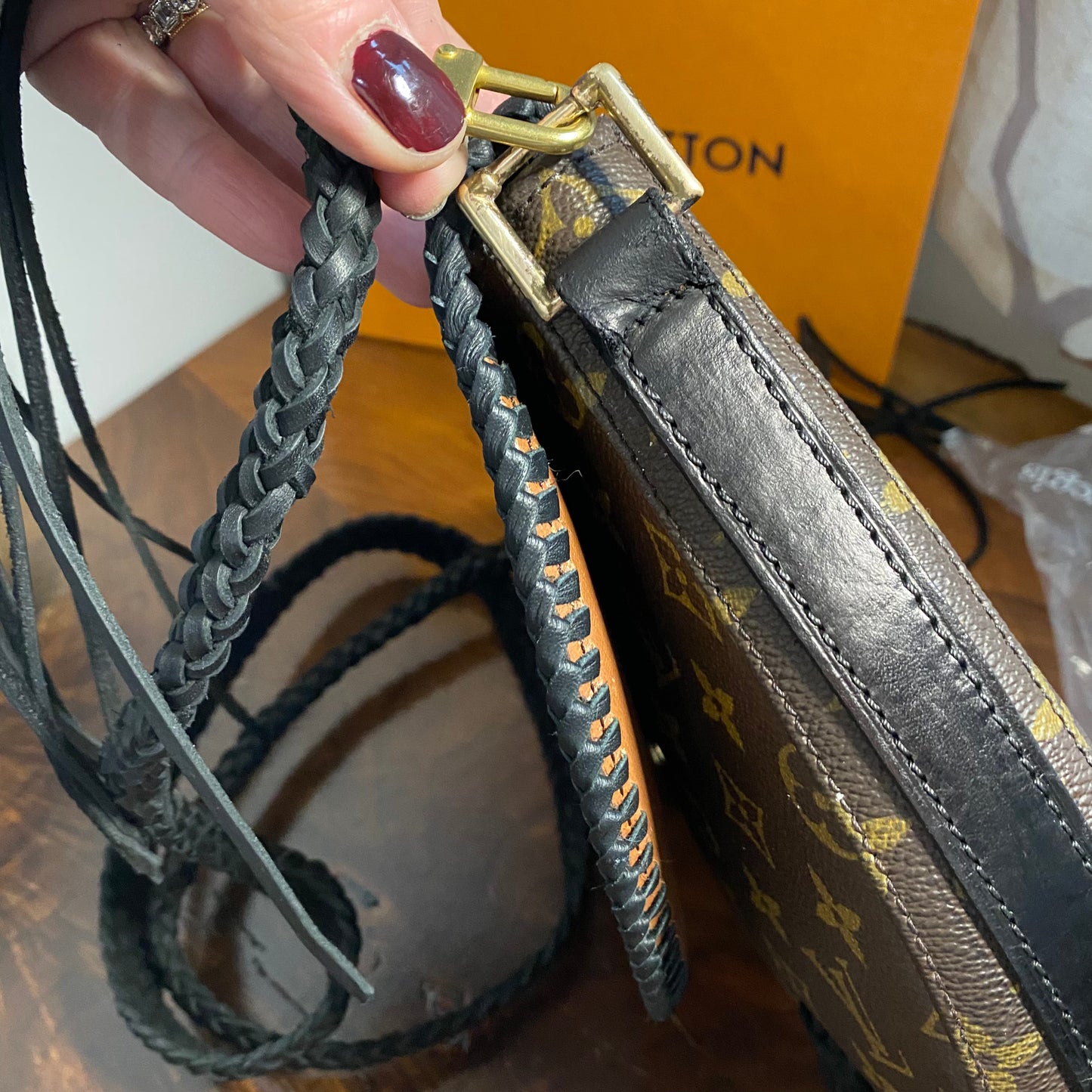 The Dove -Orvis bags Monogram in Black Crossbody