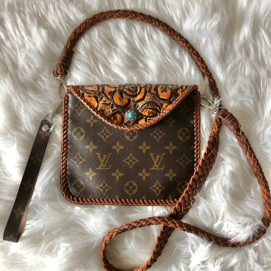 The Falcon with Back Pocket - CaramelOrvis bags Wristlet/Crossbody/Clutch