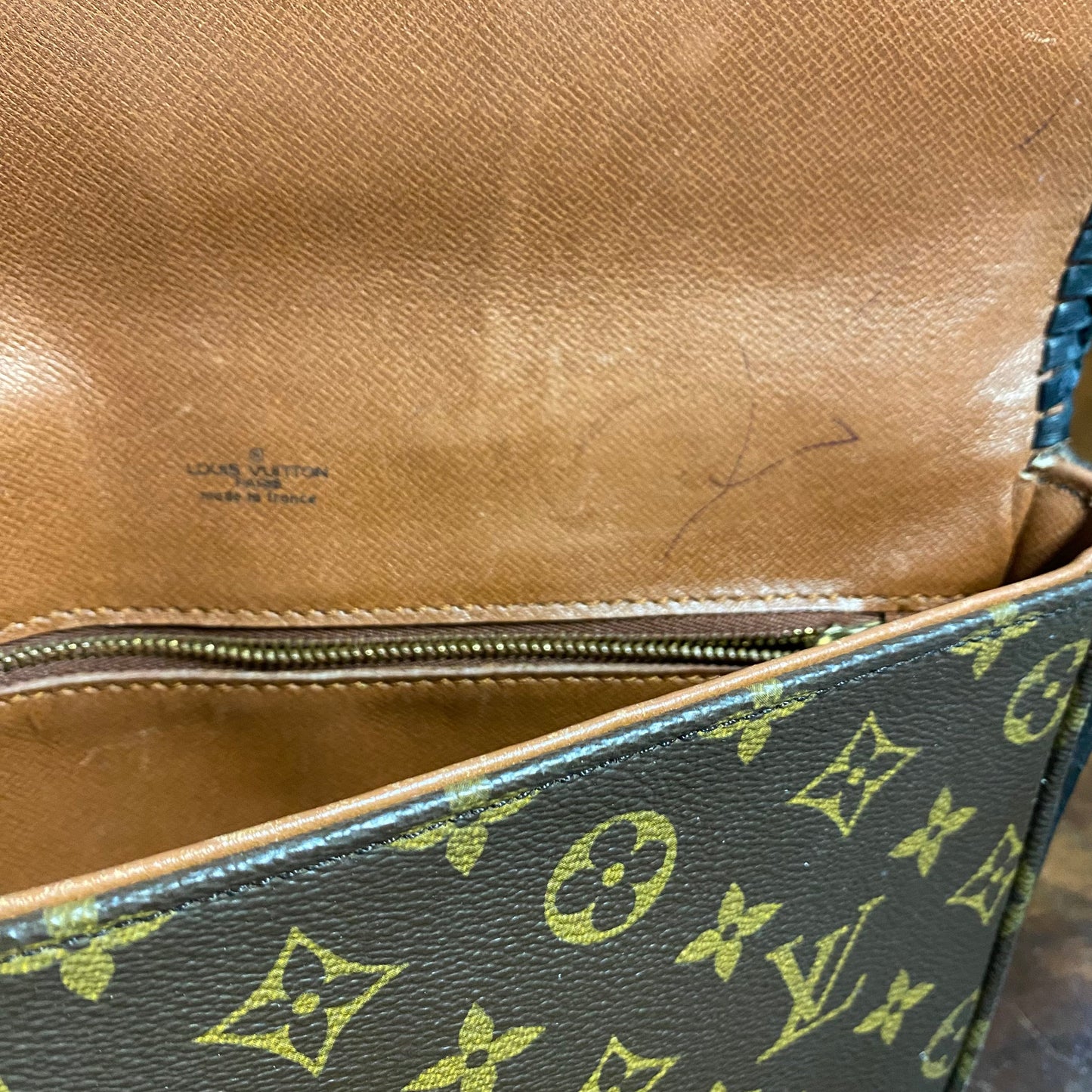 The Dove -Orvis bags Monogram in Black Crossbody