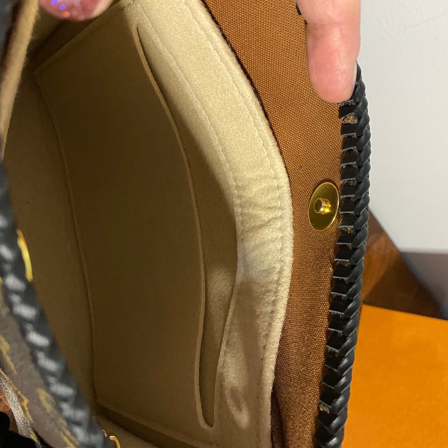 The Swan -Orvis bags Monogram in Black Crossbody