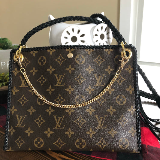 The Nuthatch -Orvis bags Monogram in Black Crossbody