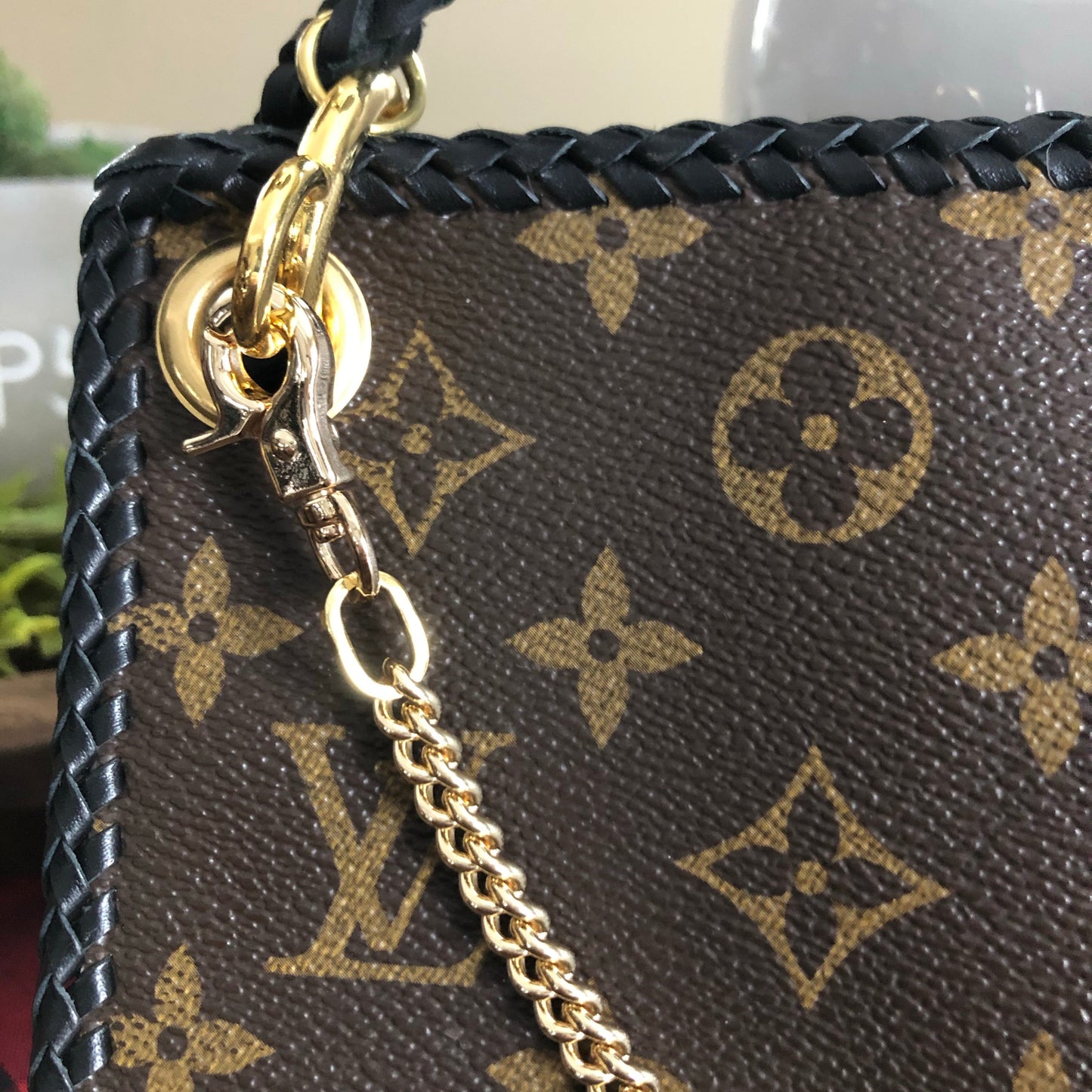 The Nuthatch -Orvis bags Monogram in Black Crossbody