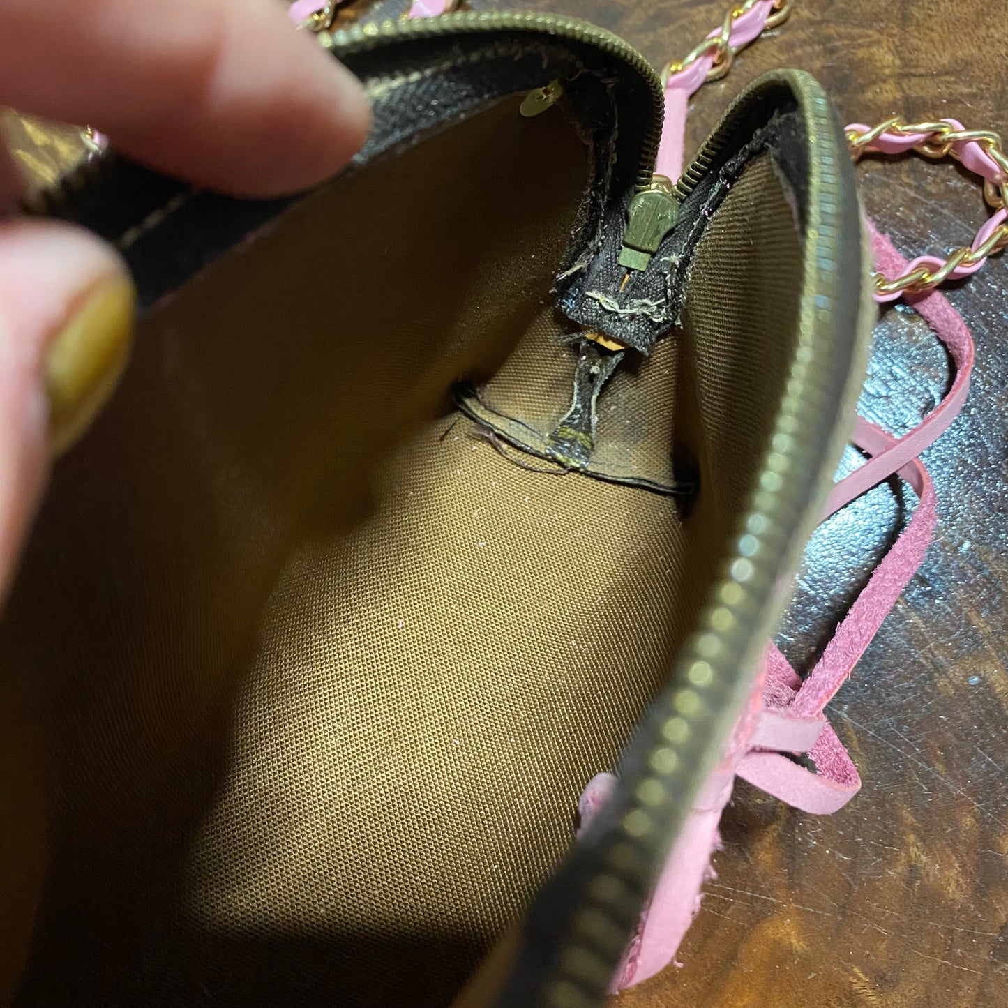 The Junco Crossbody Bag -Orvis bags Monogram in Pink Fringe