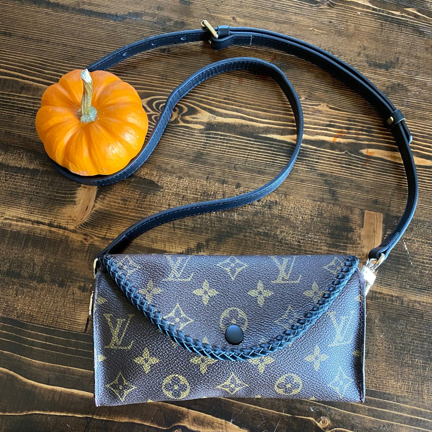The Junco -Orvis bags Monogram in Black Crossbody Bag