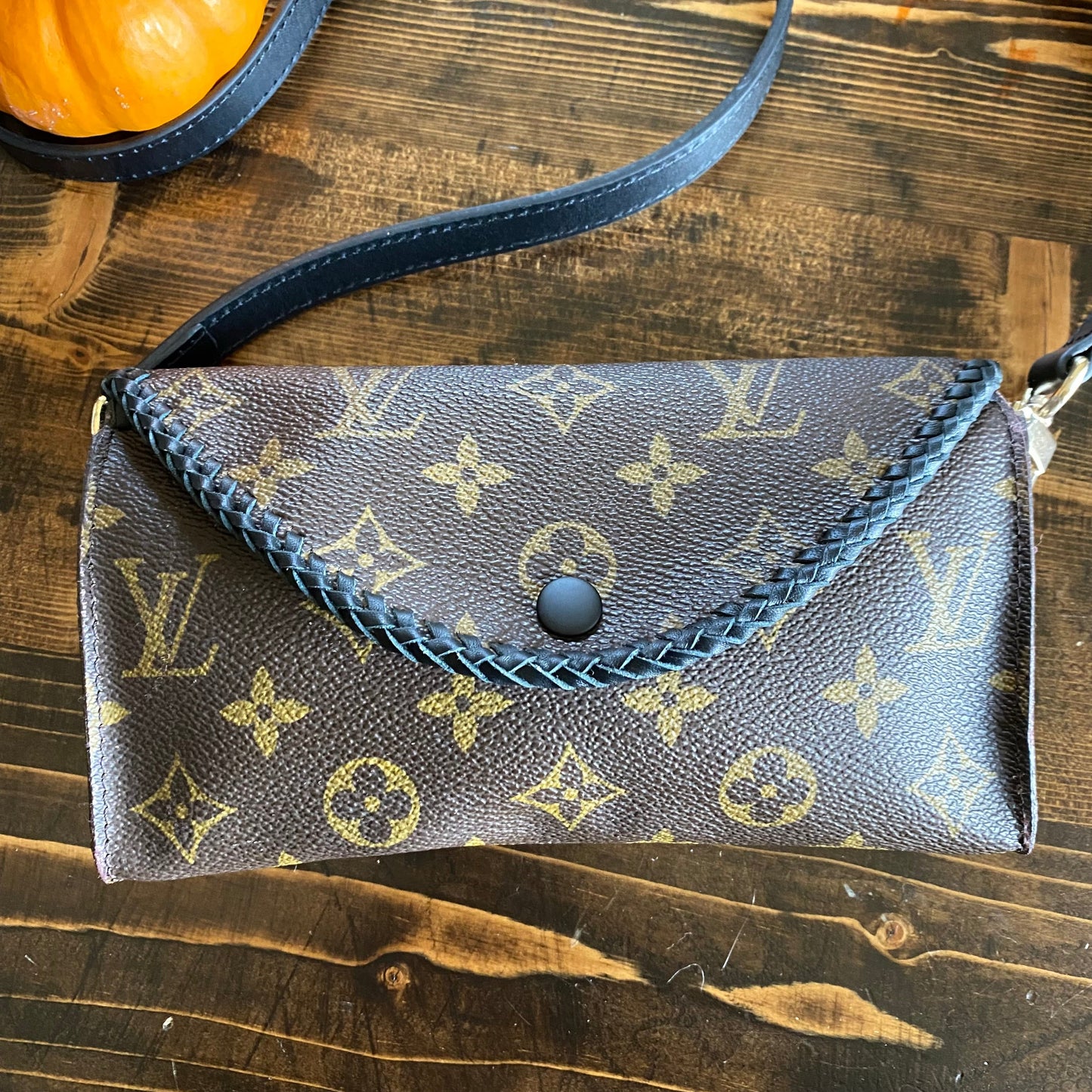 The Junco -Orvis bags Monogram in Black Crossbody Bag