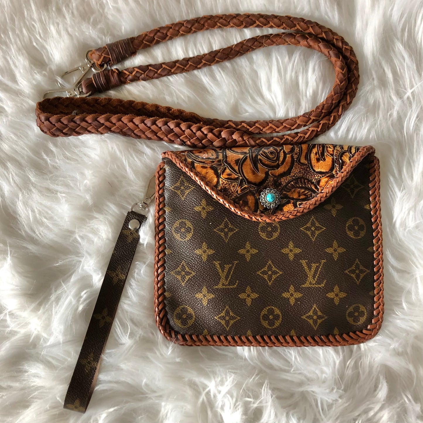 The Falcon with Back Pocket - CaramelOrvis bags Wristlet/Crossbody/Clutch