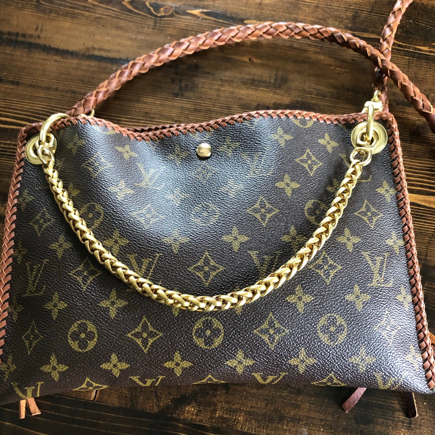 The XL Nuthatch -Orvis bags Monogram in Caramel Crossbody