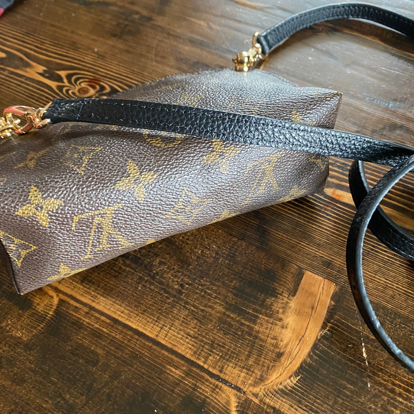 The Junco Crossbody Bag -Orvis bags Monogram in Black