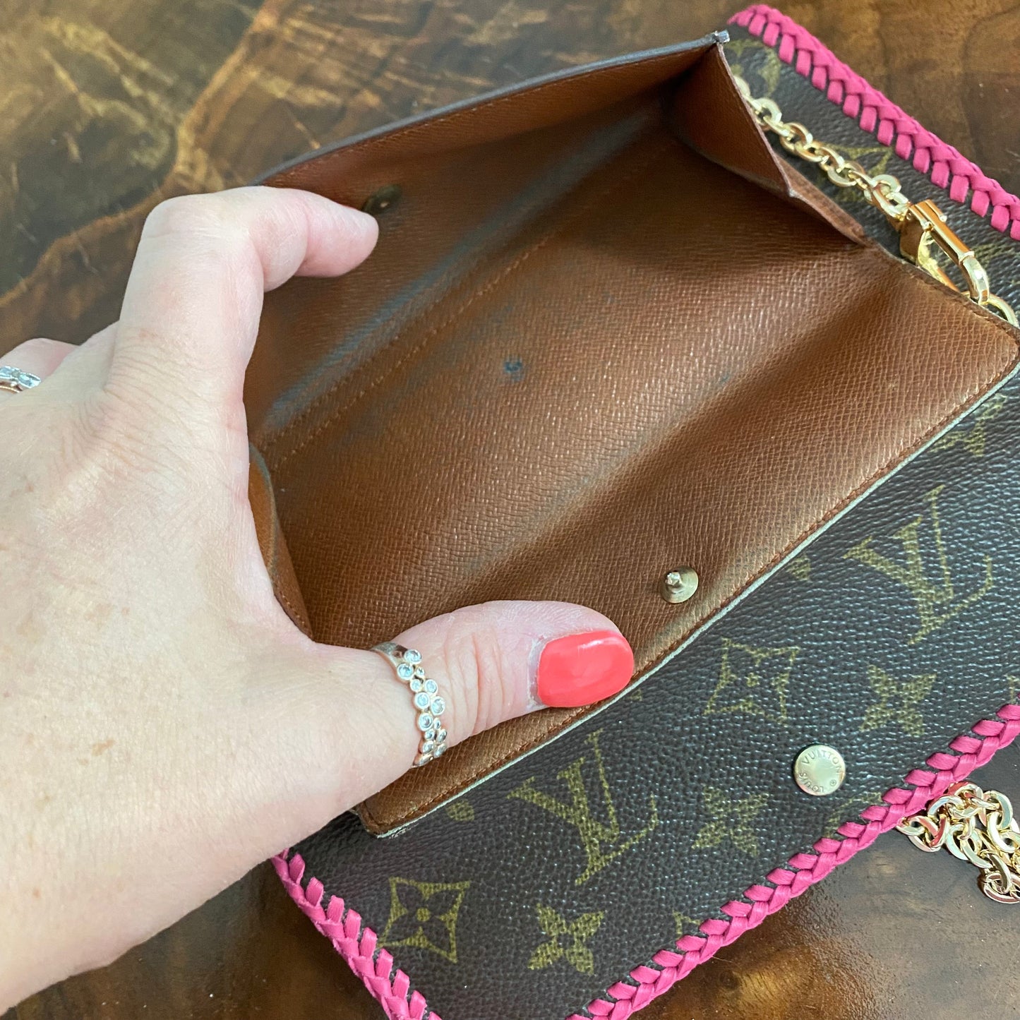 The Junco Wallet Crossbody -Orvis bags Monogram in Hot Pink