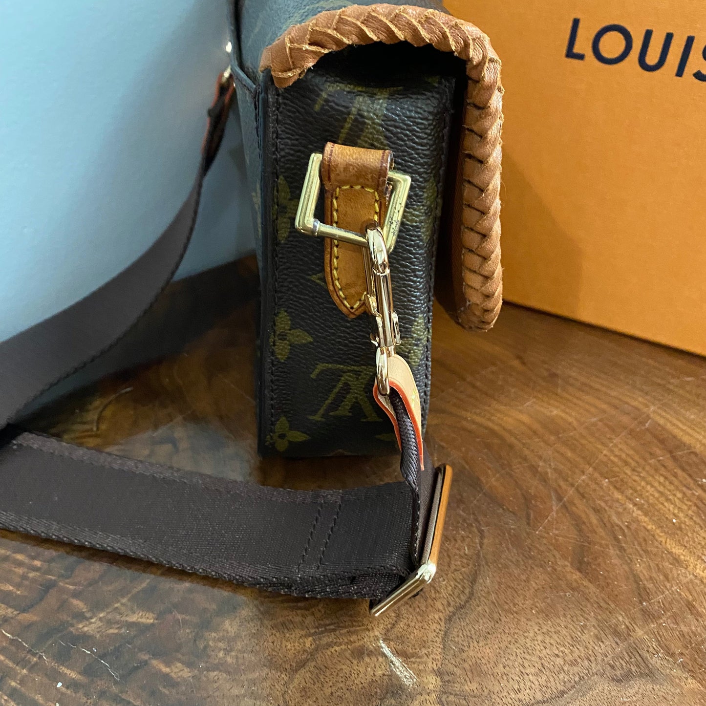 The Swift -Orvis bags Monogram in Tan Crossbody
