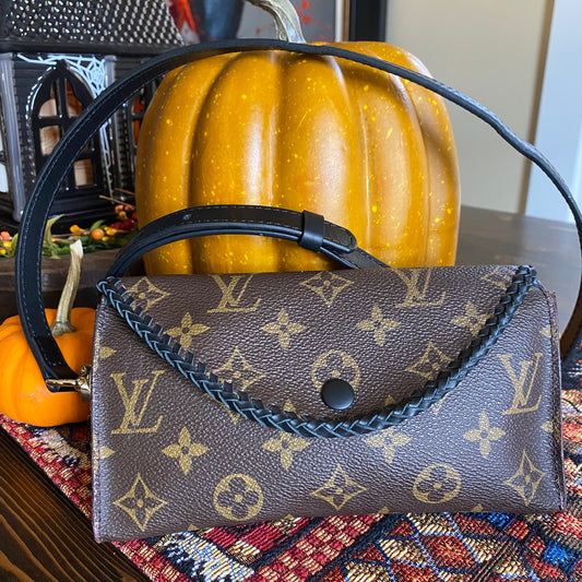 The Junco -Orvis bags Monogram in Black Crossbody Bag