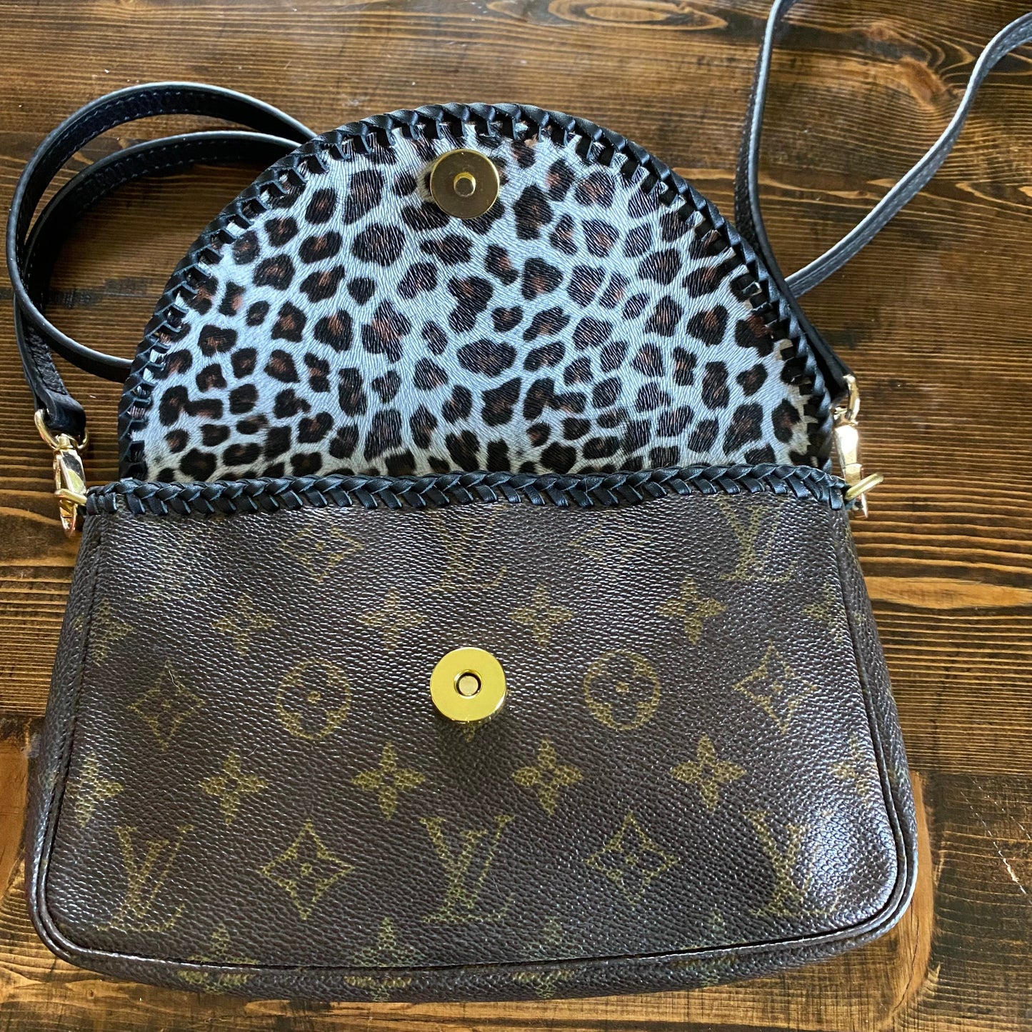 The Junco -Orvis bags Monogram in Black Crossbody Bag