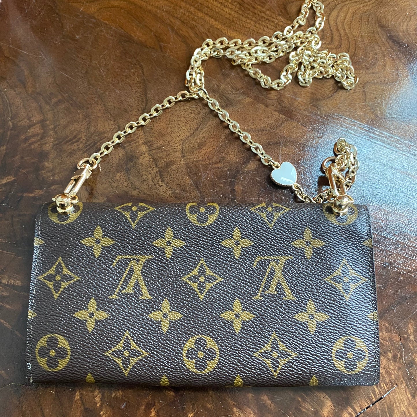 The Junco Wallet Crossbody -Orvis bags Monogram with Heart Chain