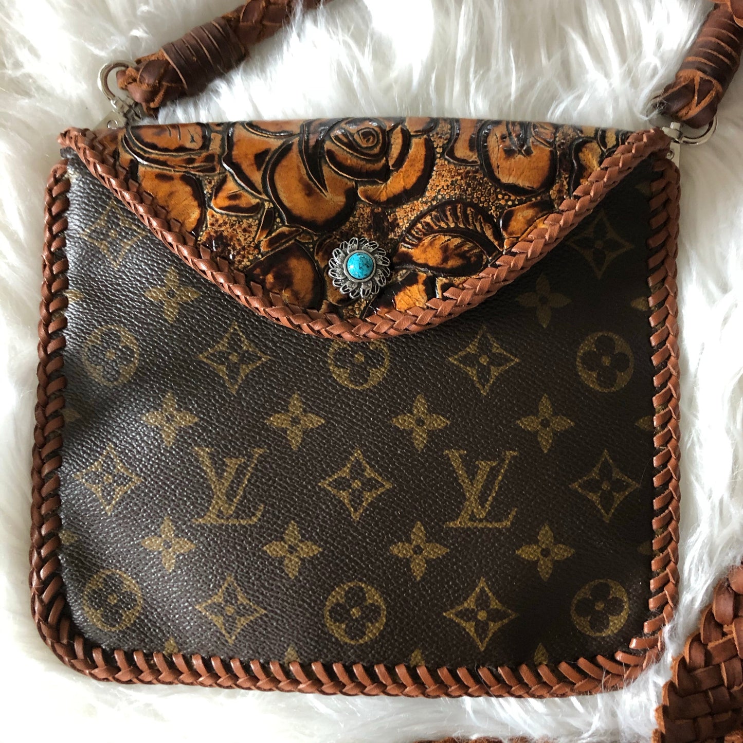 The Falcon with Back Pocket - CaramelOrvis bags Wristlet/Crossbody/Clutch