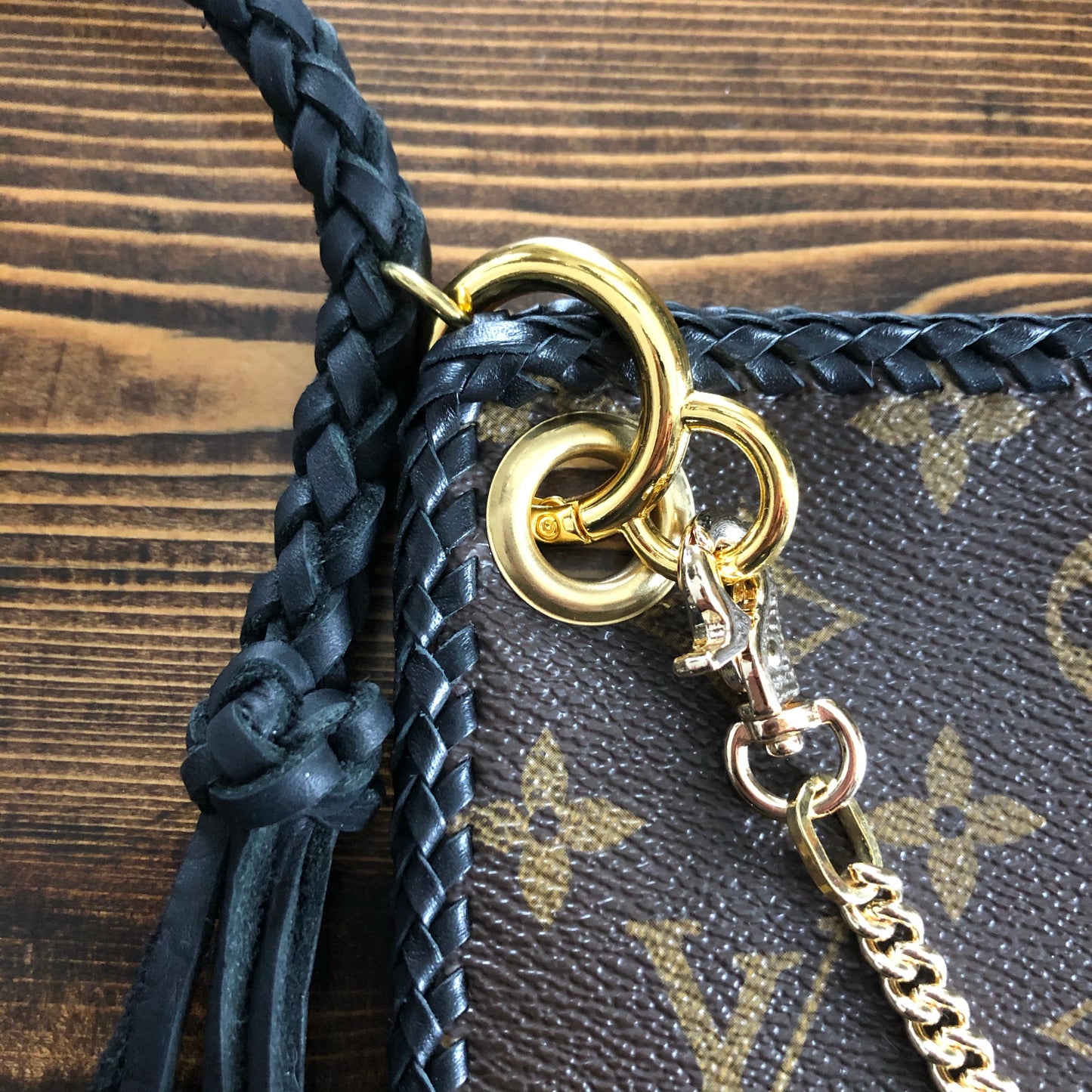 The Nuthatch -Orvis bags Monogram in Black Crossbody