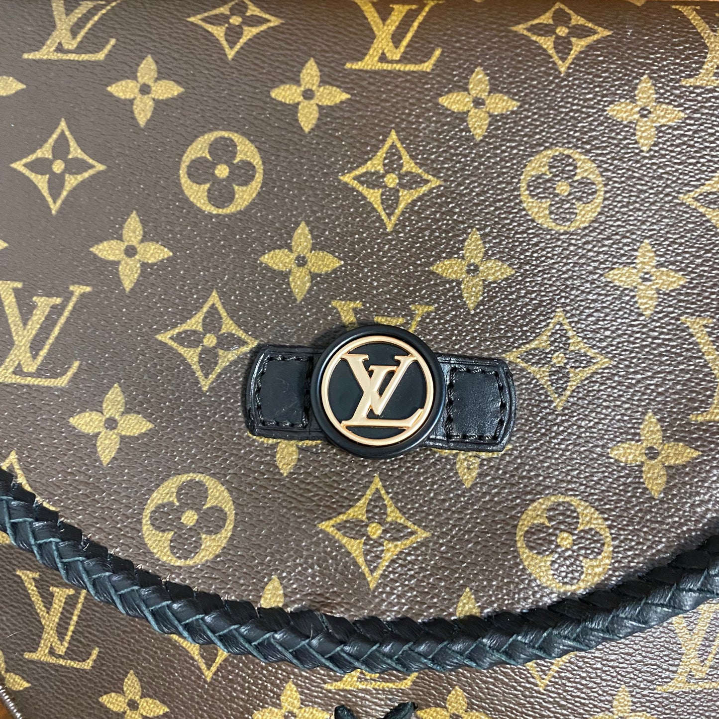 The Dove -Orvis bags Monogram in Black Crossbody