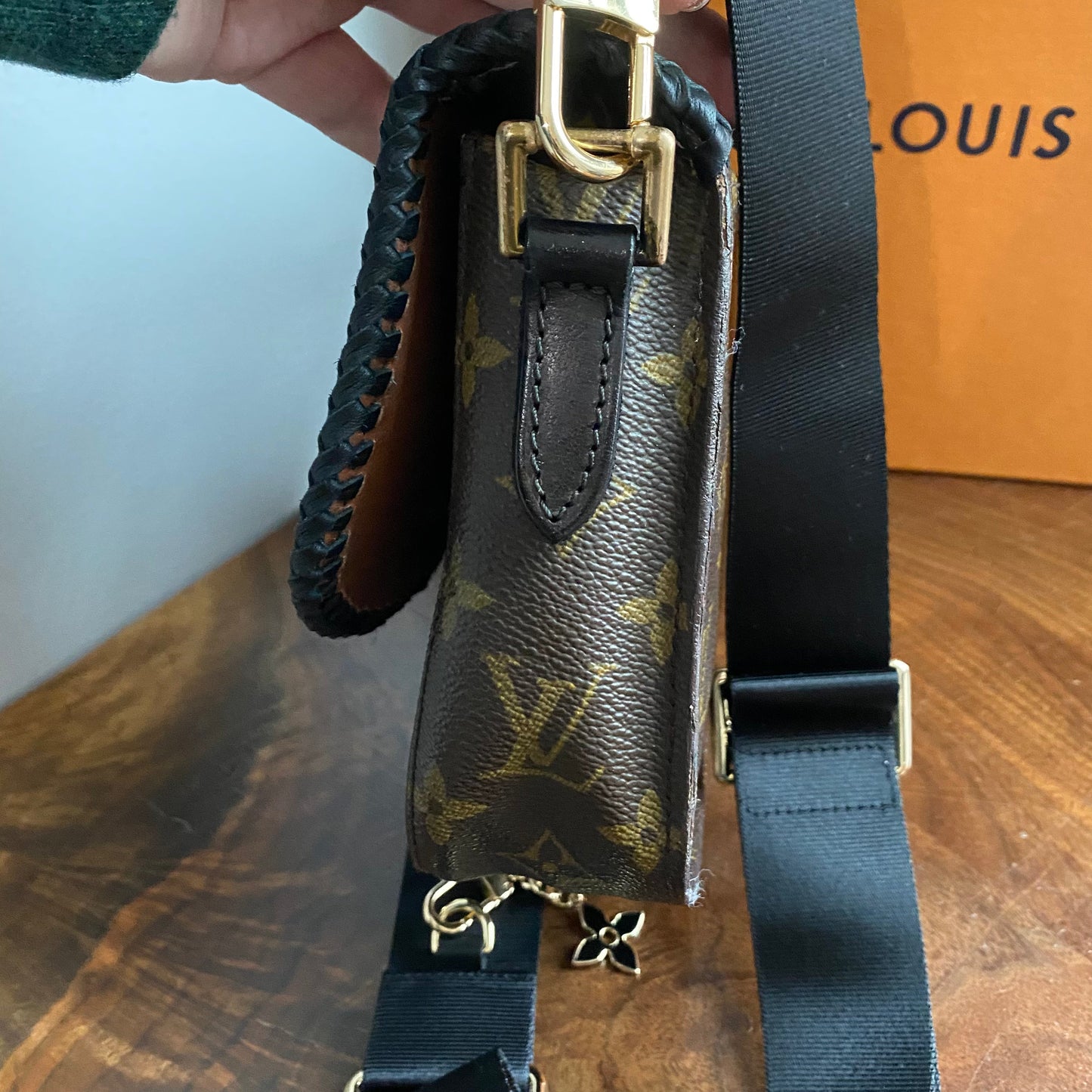 The Swift -Orvis bags Monogram in Black Crossbody
